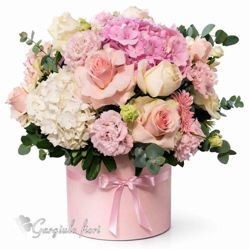 Box rosa con rose crema, ortensie e rami di eucalipto, box fiori per Napoli